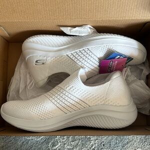 Skechers stretch fit white slip on sneakers
